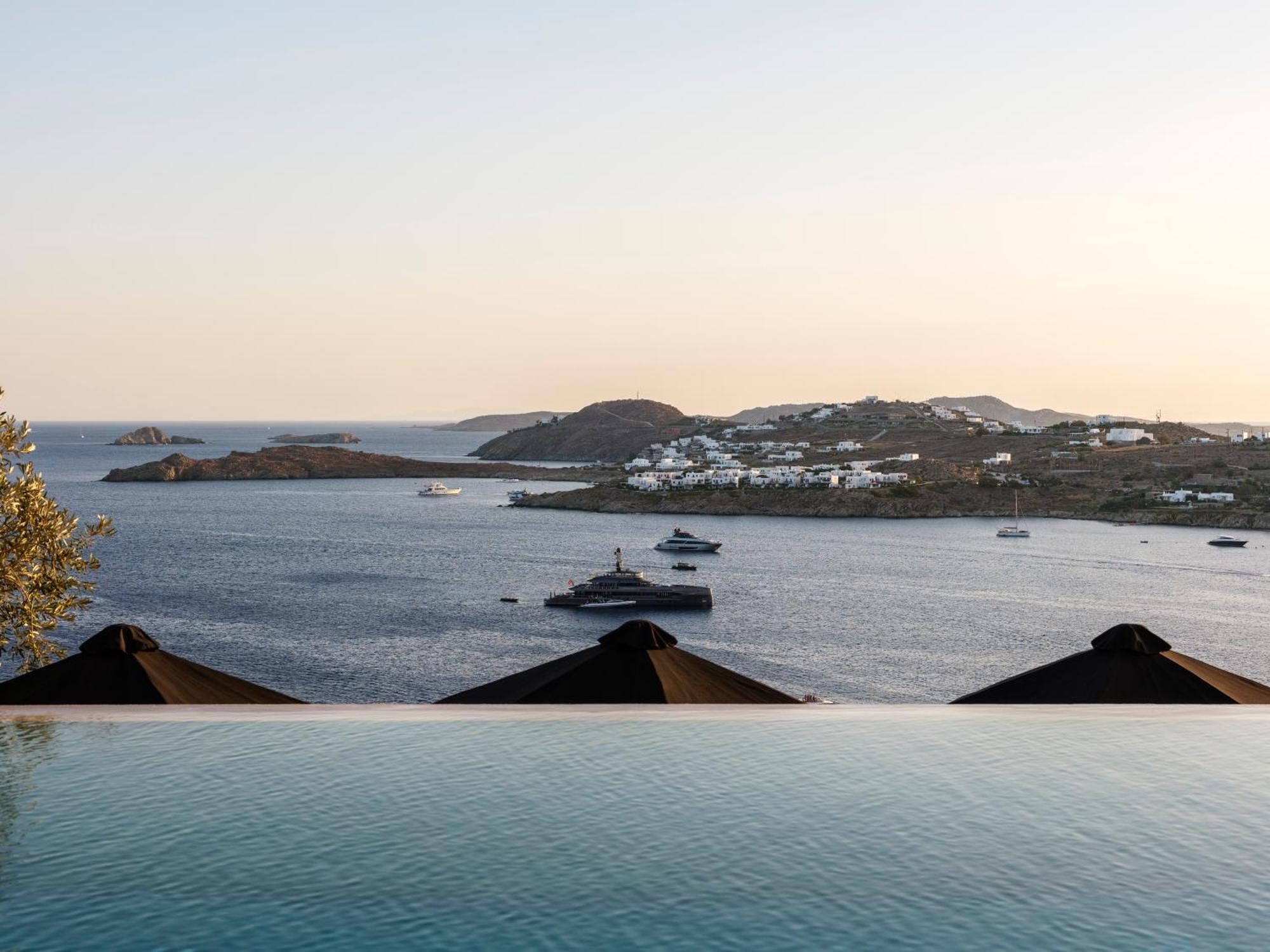 V&V Guest House - Luxury Suites Ornos  Exteriér fotografie
